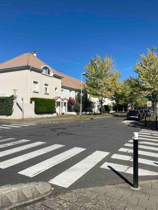 A Deux Pas De La Magie - Ideal Disneyland & Paris Bussy-Saint-Georges Exterior foto